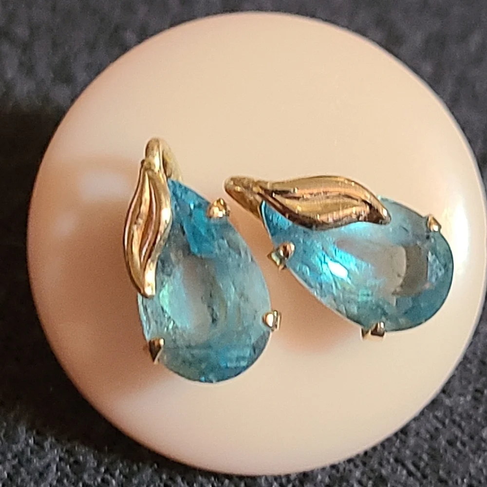 💸SOLD💸 EUC Genuine Blue Topaz Teardrop Gold Earrings - Picture 5 of 9